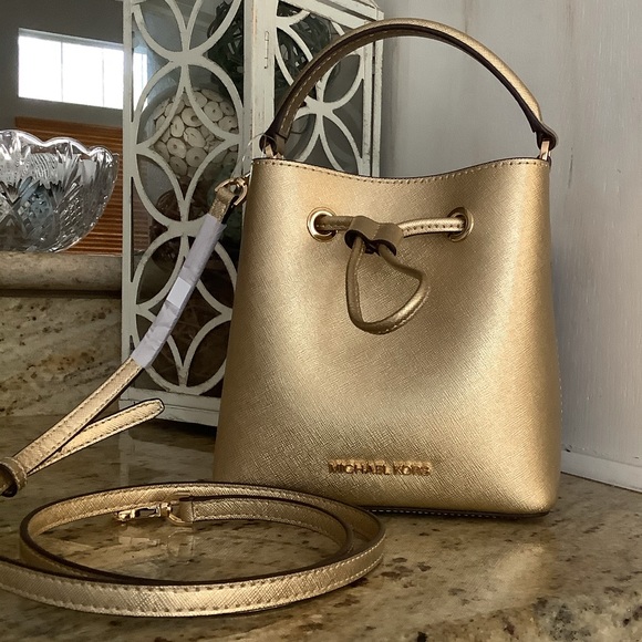 New Mk small bucket bag suri 😍 must have - Picture 4 of 10